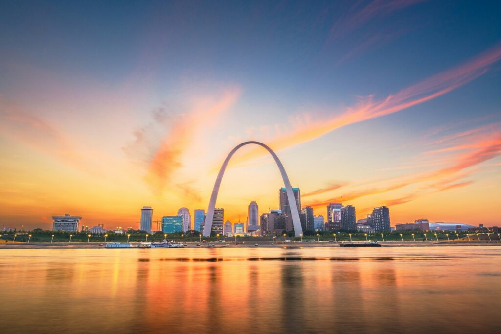 St. Louis skyline featuring the iconic Gateway Arch, showcasing the city's architectural landmark and Clear to Launch Dental Marketing' strategic dental marketing initiatives tailored for St. Louis dental practices.